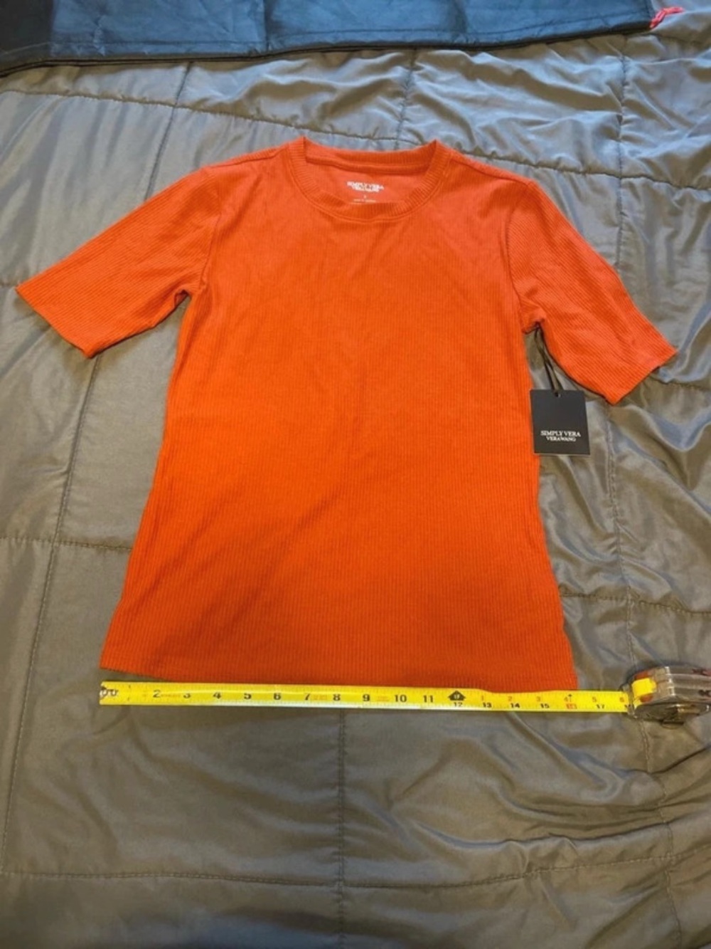 Simply Vera ribbed size small women’s short sleeved shirt